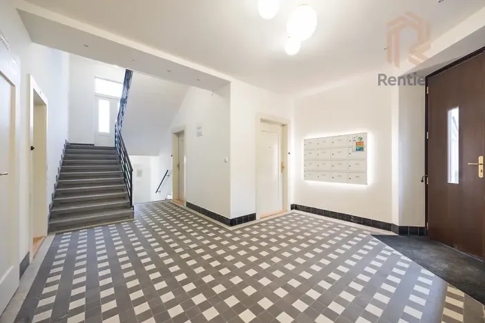 Pronájem bytu 1+kk, Praha - Střešovice, Myslbekova, 30 m2