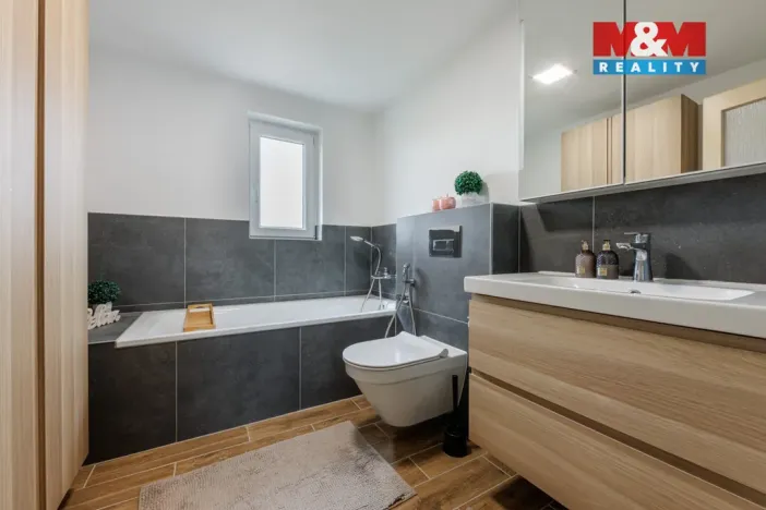 Prodej rodinného domu, Karlovy Vary - Bohatice, Na Stezce, 182 m2