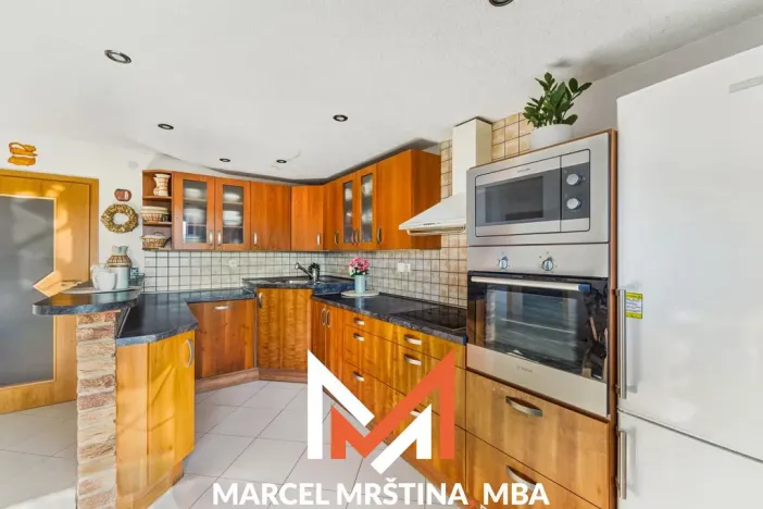 Prodej rodinného domu, Borová, 307 m2