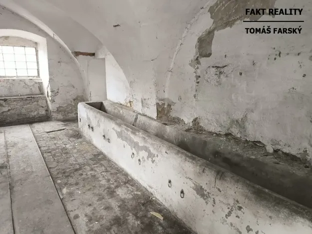 Pronájem garáže, Býčkovice, 100 m2