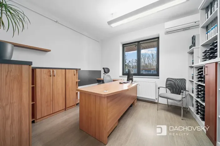 Prodej obchodního prostoru, Pardubice, K Dolíčku, 374 m2