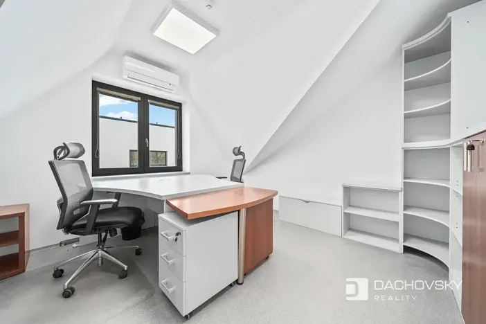 Prodej obchodního prostoru, Pardubice, K Dolíčku, 374 m2