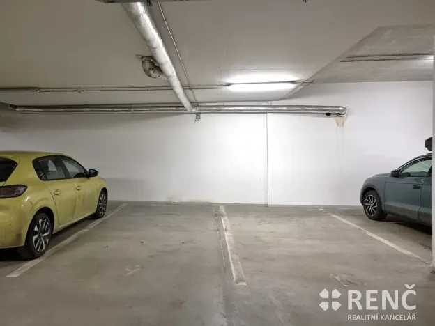 Pronájem garážového stání, Brno, Božetěchova, 14 m2
