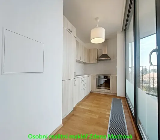 Pronájem bytu 1+kk, Praha - Žižkov, Ke kapslovně, 38 m2