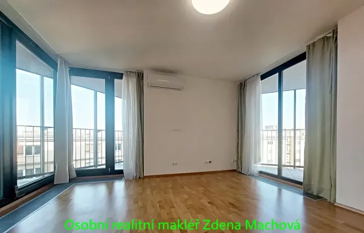 Pronájem bytu 1+kk, Praha - Žižkov, Ke kapslovně, 38 m2
