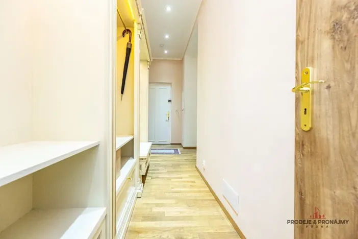 Prodej bytu 2+kk, Praha, Slavíkova, 105 m2