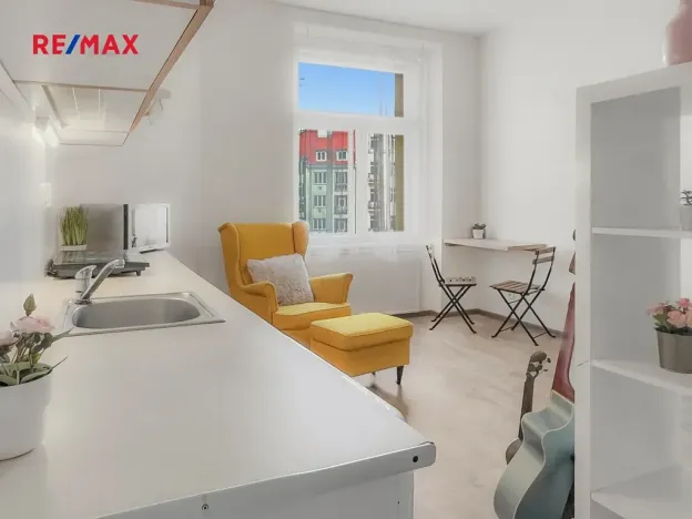 Pronájem bytu 1+kk, Praha - Vršovice, Orelská, 24 m2