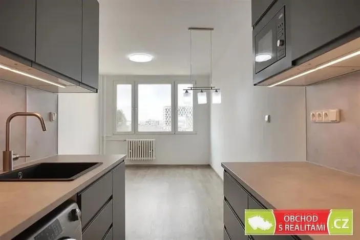 Pronájem bytu 2+kk, Praha, Pujmanové, 40 m2