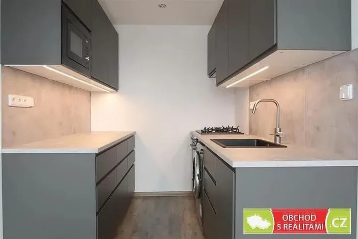 Pronájem bytu 2+kk, Praha, Pujmanové, 40 m2