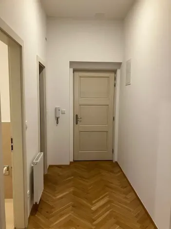 Pronájem bytu 1+kk, Praha - Karlín, Thámova, 44 m2