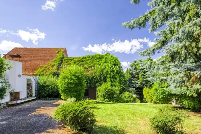 Prodej ubytování, Křižanov, Benešovo náměstí, 530 m2