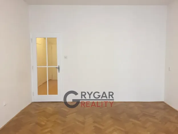 Pronájem bytu 1+1, Praha - Vinohrady, Římská, 42 m2