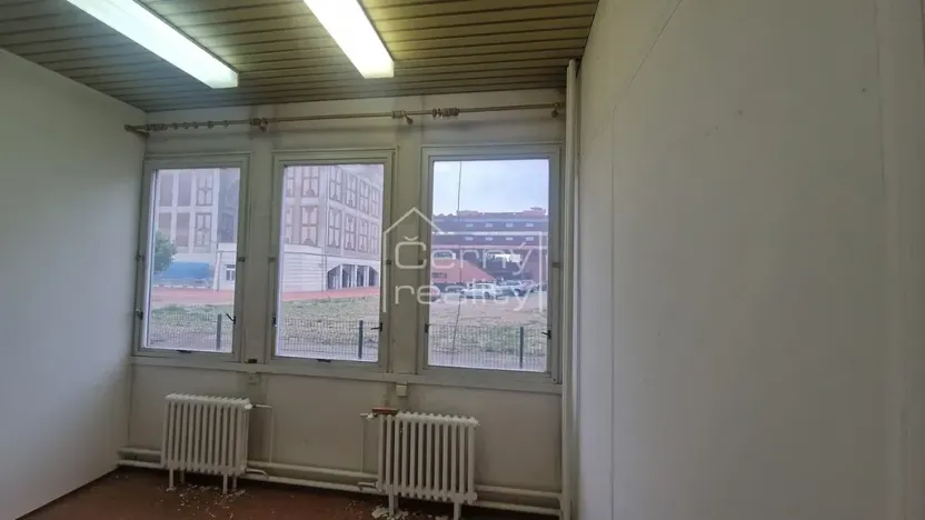 Pronájem kanceláře, Pardubice, Mezi Mosty, 65 m2