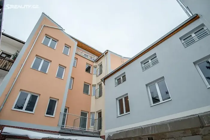 Pronájem bytu 1+kk, Praha - Hlubočepy, Na Zlíchově, 20 m2