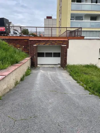 Pronájem garážového stání, Praha - Modřany, Na Cikorce, 20 m2