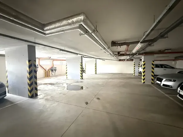 Pronájem garážového stání, Brno, Říčanská, 13 m2