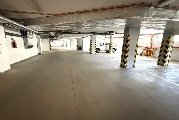 Pronájem garážového stání, Brno, Říčanská, 13 m2
