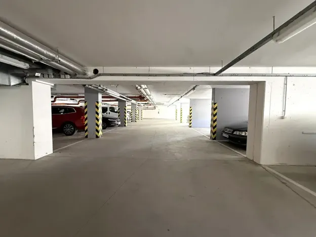 Pronájem garážového stání, Brno, Říčanská, 13 m2