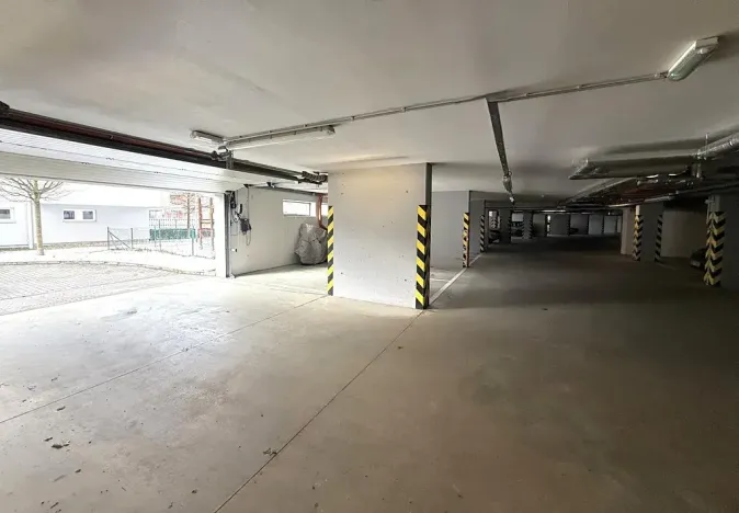 Pronájem garážového stání, Brno, Říčanská, 13 m2