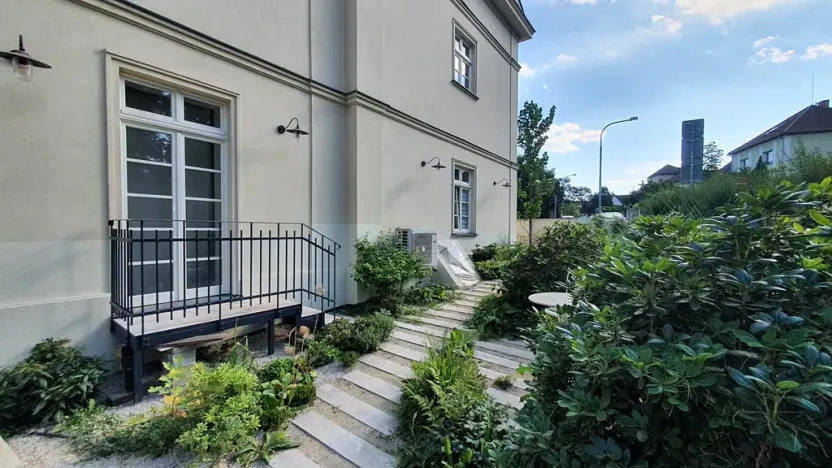 Pronájem bytu 1+kk, Praha - Malešice, Strnadova, 32 m2