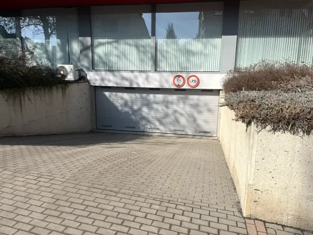 Pronájem garážového stání, Brno, Jaroslava Foglara, 20 m2