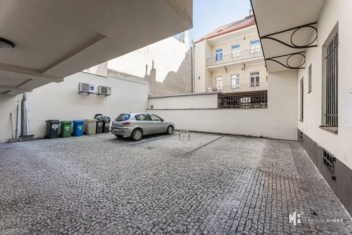 Pronájem garážového stání, Praha - Nové Město, Opatovická, 15 m2