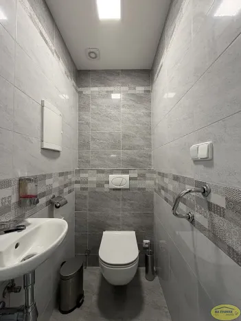 Pronájem obchodního prostoru, Kroměříž, Tovačovského, 101 m2