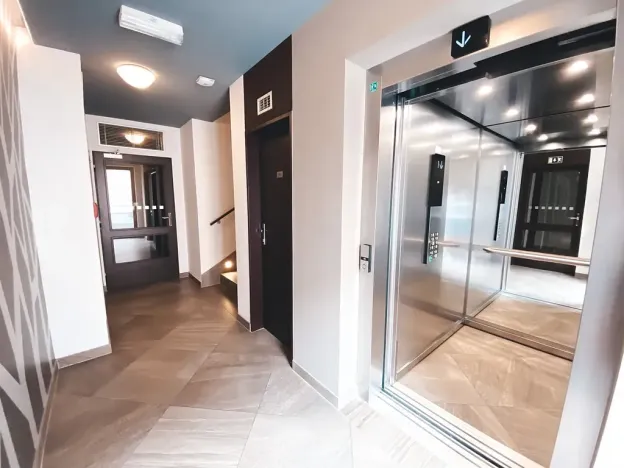 Pronájem bytu 2+kk, Praha - Smíchov, Mozartova, 52 m2