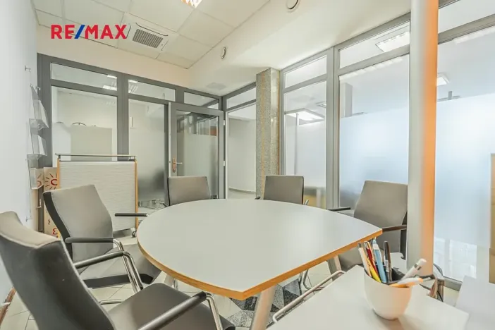 Pronájem kanceláře, Kladno, Osvoboz. pol. vězňů, 183 m2