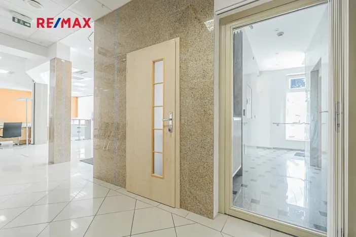 Pronájem kanceláře, Kladno, Osvoboz. pol. vězňů, 183 m2