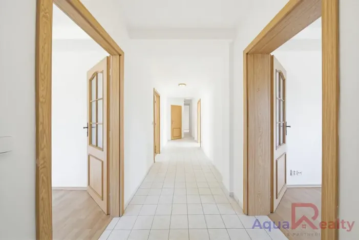 Prodej bytu 4+kk, Karlovy Vary, Okružní, 99 m2