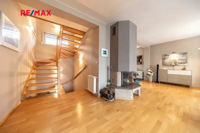 Prodej rodinného domu, Praha - Lochkov, V oudolku, 183 m2