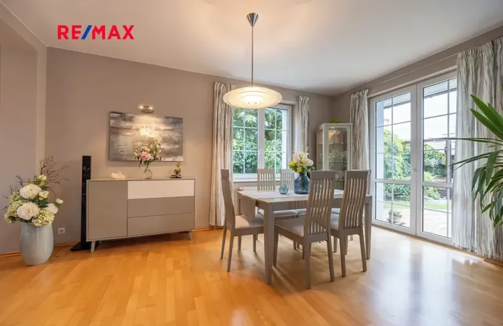 Prodej rodinného domu, Praha - Lochkov, V oudolku, 183 m2