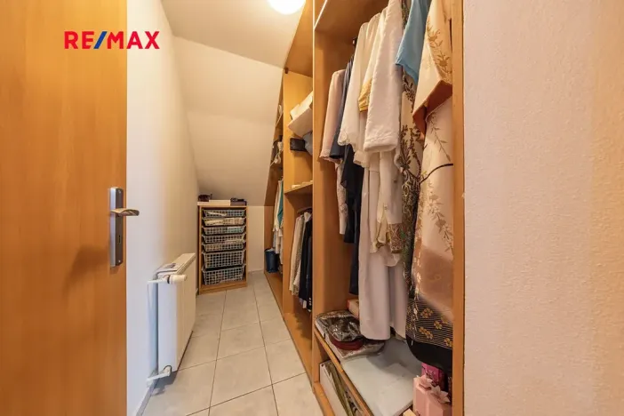 Prodej rodinného domu, Praha - Lochkov, V oudolku, 183 m2