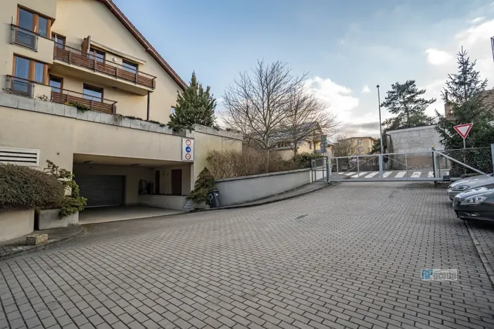 Prodej obchodního prostoru, Praha - Hlubočepy, Hlubočepská, 104 m2