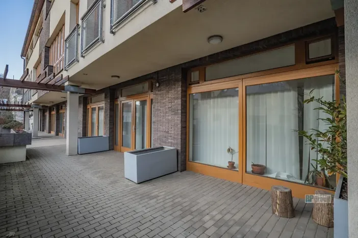 Prodej obchodního prostoru, Praha - Hlubočepy, Hlubočepská, 104 m2