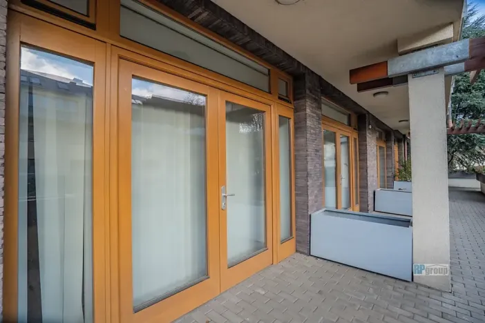 Prodej obchodního prostoru, Praha - Hlubočepy, Hlubočepská, 104 m2