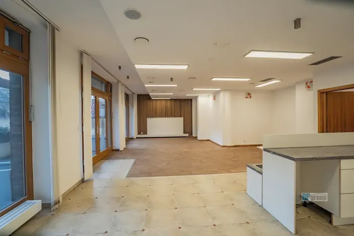 Prodej obchodního prostoru, Praha - Hlubočepy, Hlubočepská, 104 m2