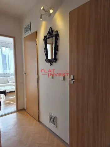 Pronájem bytu 1+1, Praha - Kobylisy, Akátová, 33 m2