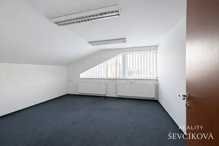 Pronájem obchodního prostoru, Hradec Králové, Vlčkovická, 700 m2