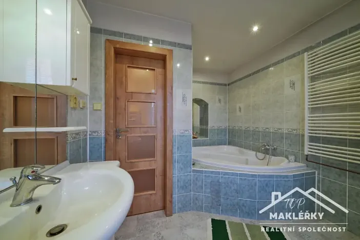 Prodej rodinného domu, Zásmuky, Sladkovského, 186 m2