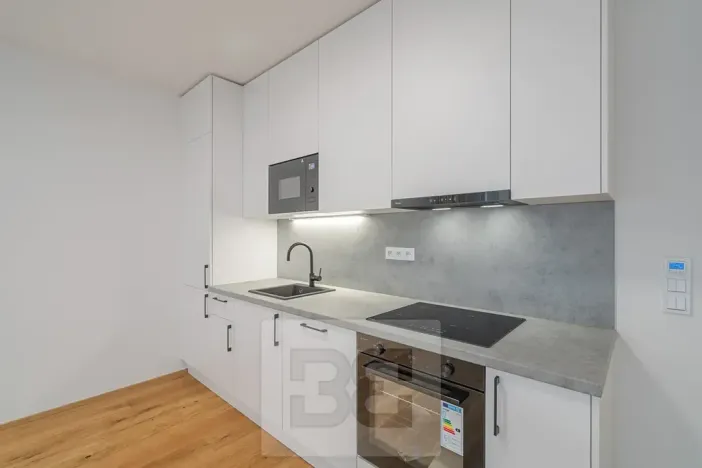 Pronájem bytu 1+kk, Praha - Košíře, Starokošířská, 43 m2