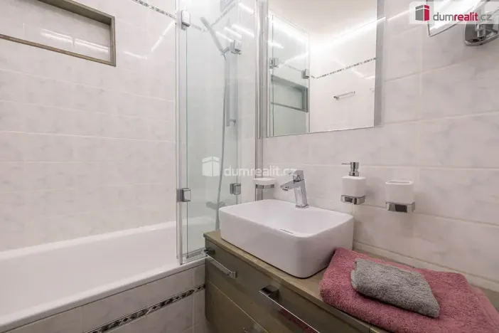 Prodej bytu 3+1, Praha - Řepy, Nevanova, 73 m2