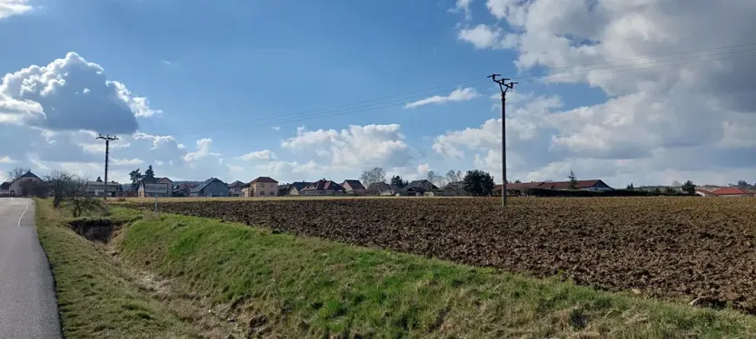 Prodej podílu pole, Podluhy, 12741 m2
