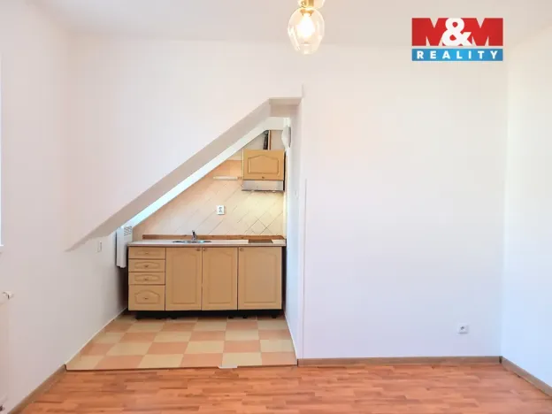 Pronájem bytu 1+1, Loket, Nádražní, 29 m2