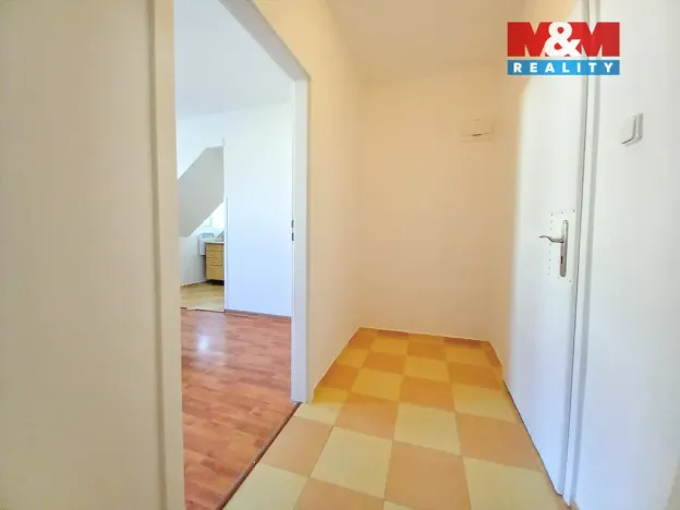 Pronájem bytu 1+1, Loket, Nádražní, 29 m2