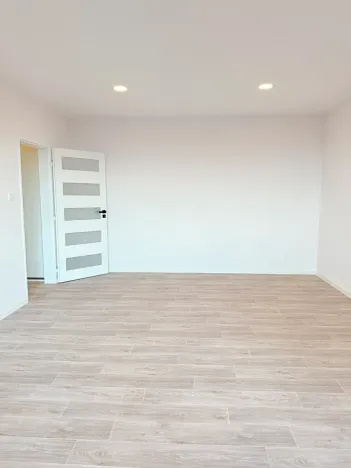 Pronájem bytu 1+1, Liberec, Bezová, 39 m2