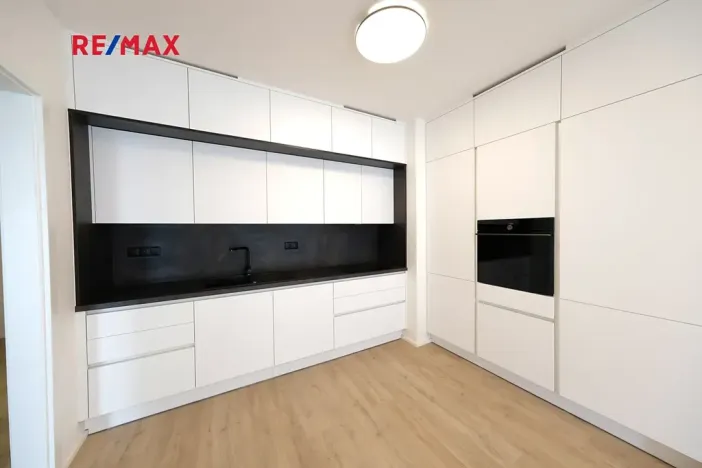 Pronájem bytu 2+kk, Praha - Hloubětín, Poděbradská, 59 m2