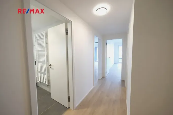 Pronájem bytu 2+kk, Praha - Hloubětín, Poděbradská, 59 m2