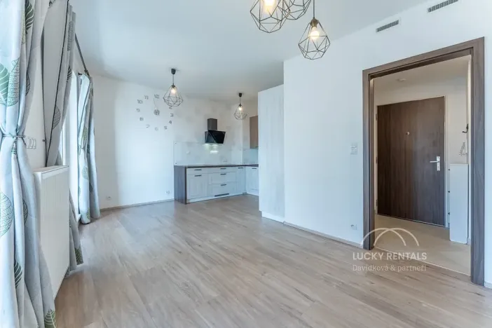 Pronájem bytu 2+kk, Praha - Kamýk, Freiwaldova, 43 m2